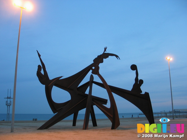 20472 Statue at Barcelonetta beach